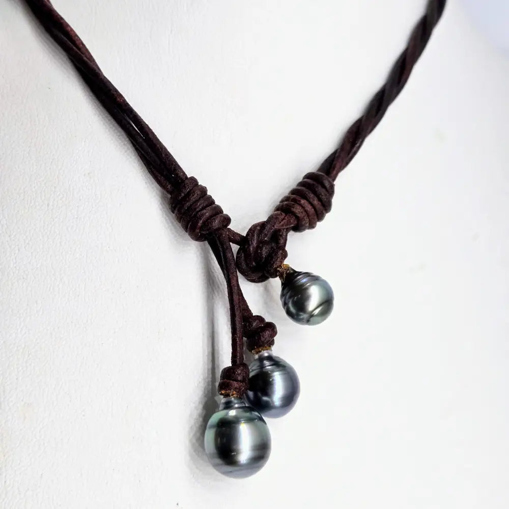 ?TAhitians for Everyone!’ 18’’ - 20’’ Necklace - Tahitian Pearls Leather