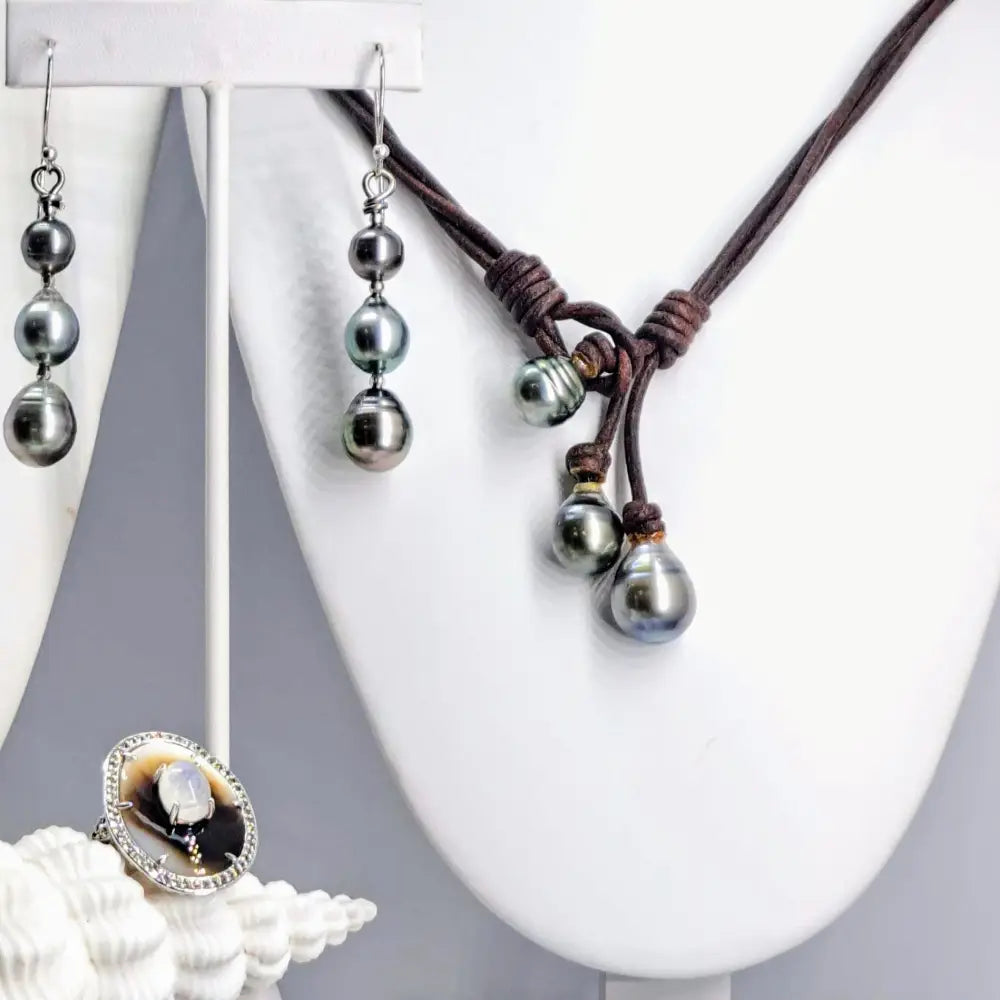 ?TAhitians for Everyone!’ 18’’ - 20’’ Necklace - Tahitian Pearls Leather