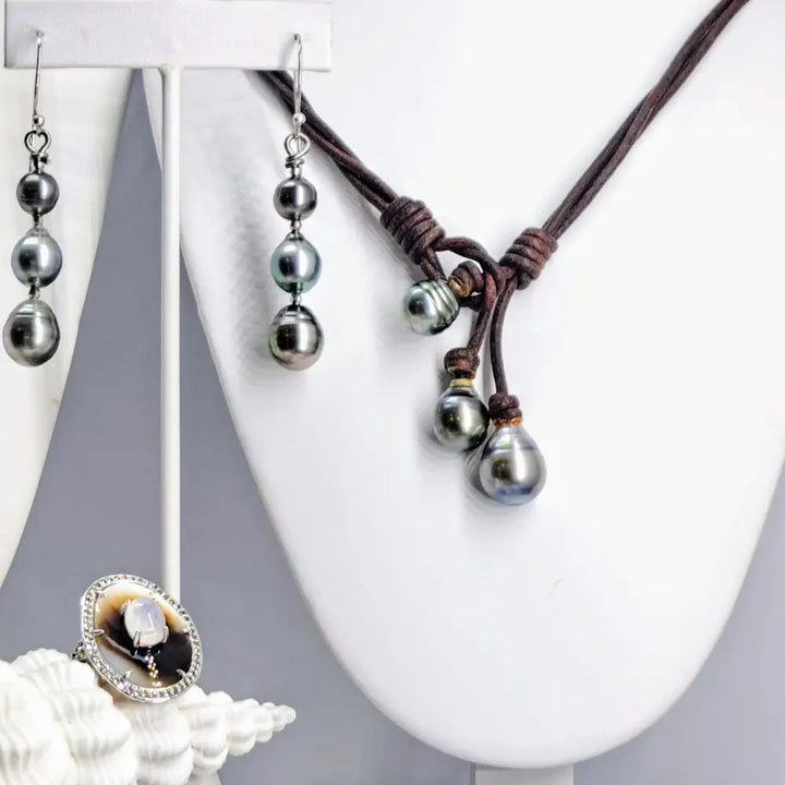 ?TAhitians for Everyone!’ 18’’ - 20’’ Necklace - Tahitian Pearls Leather