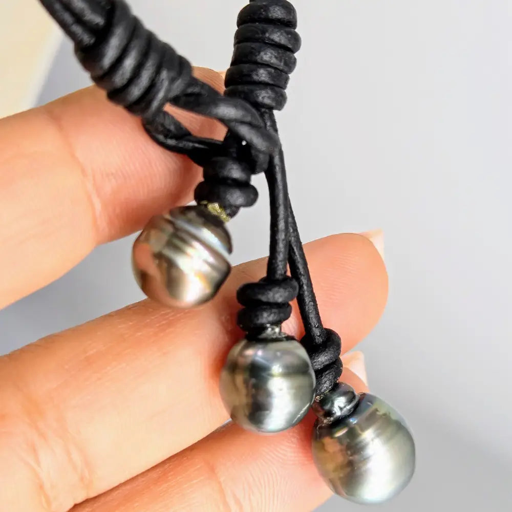 ?TAhitians for Everyone!’ 18’’ - 20’’ Necklace - Tahitian Pearls Leather - Black
