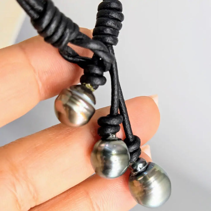 ?TAhitians for Everyone!’ 18’’ - 20’’ Necklace - Tahitian Pearls Leather - Black