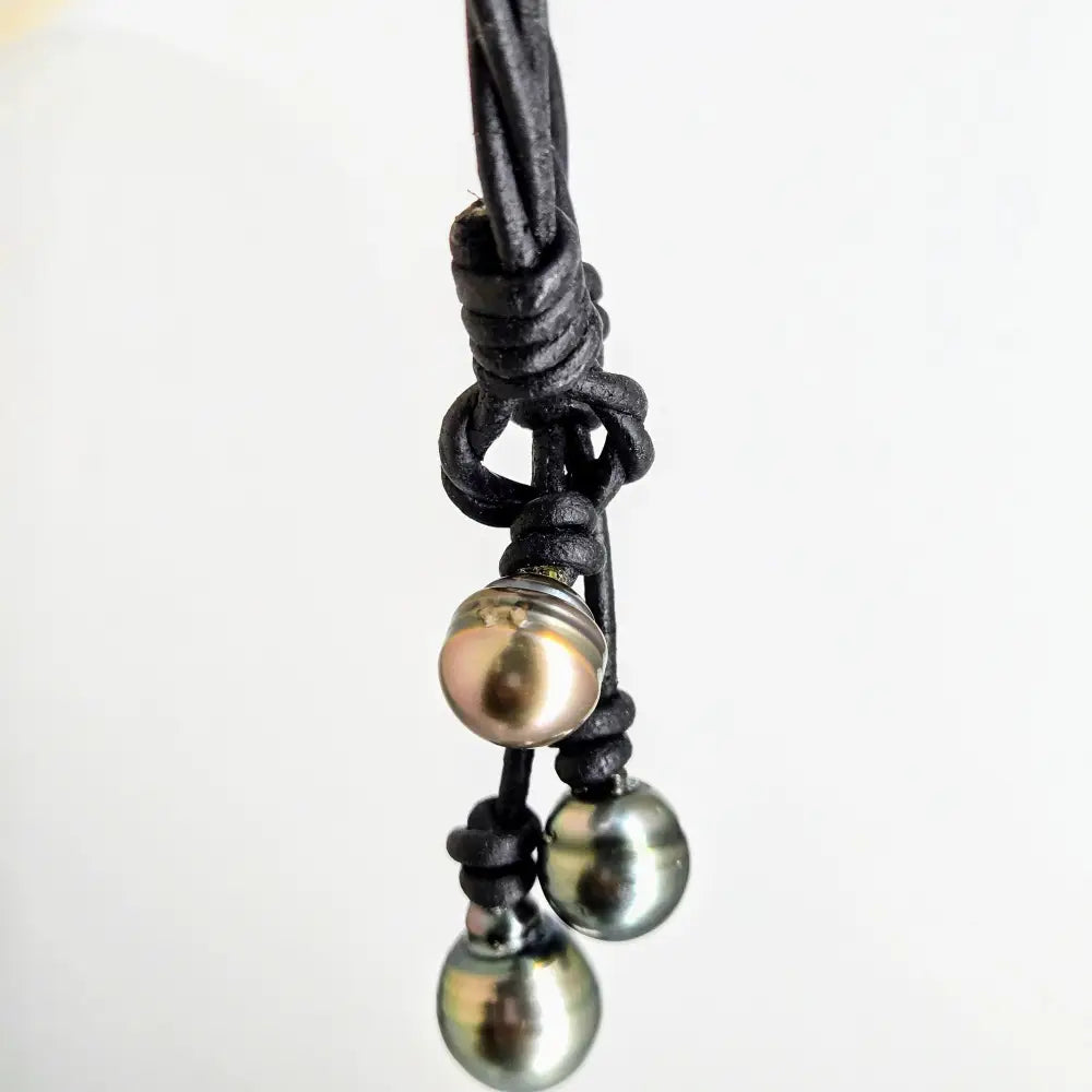 ?TAhitians for Everyone!’ 18’’ - 20’’ Necklace - Tahitian Pearls Leather