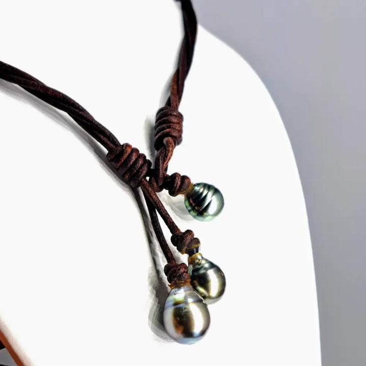 ?TAhitians for Everyone!’ 18’’ - 20’’ Necklace - Tahitian Pearls Leather