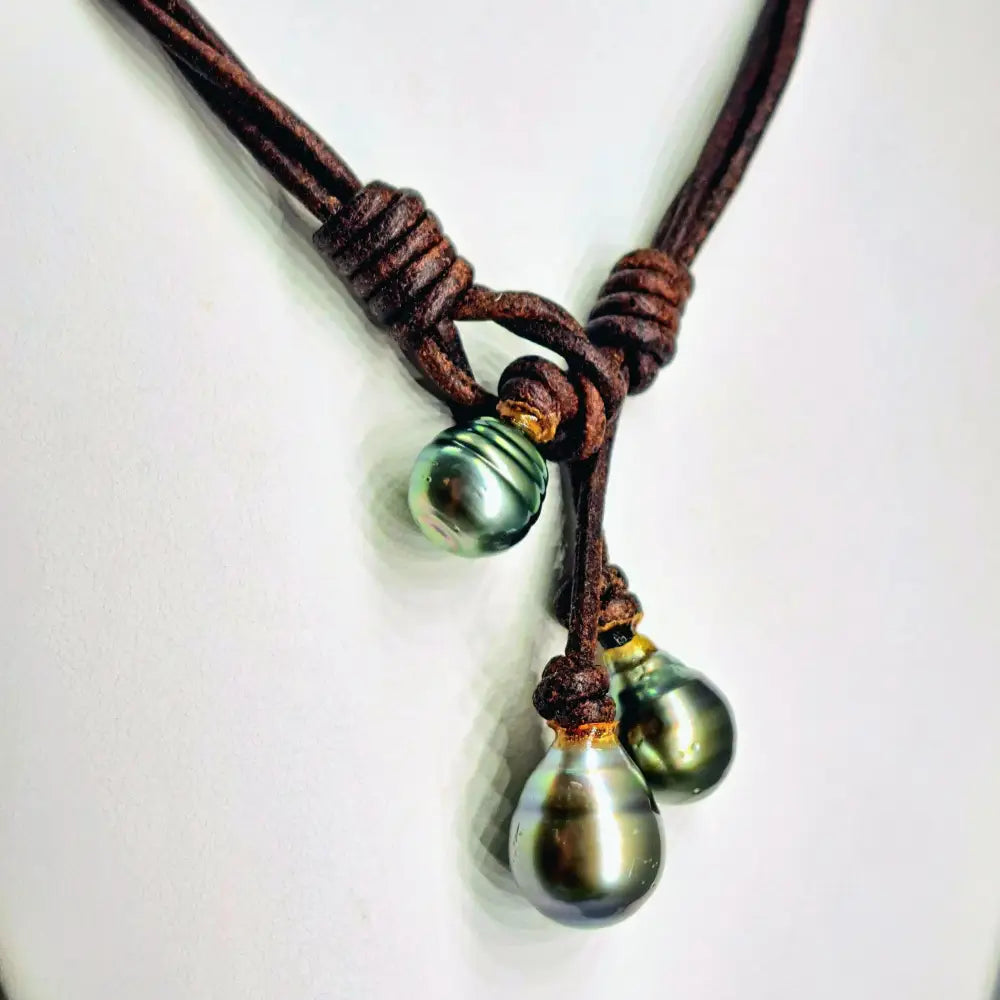 ?TAhitians for Everyone!’ 18’’ - 20’’ Necklace - Tahitian Pearls Leather - English (oiled, Dark Brown)