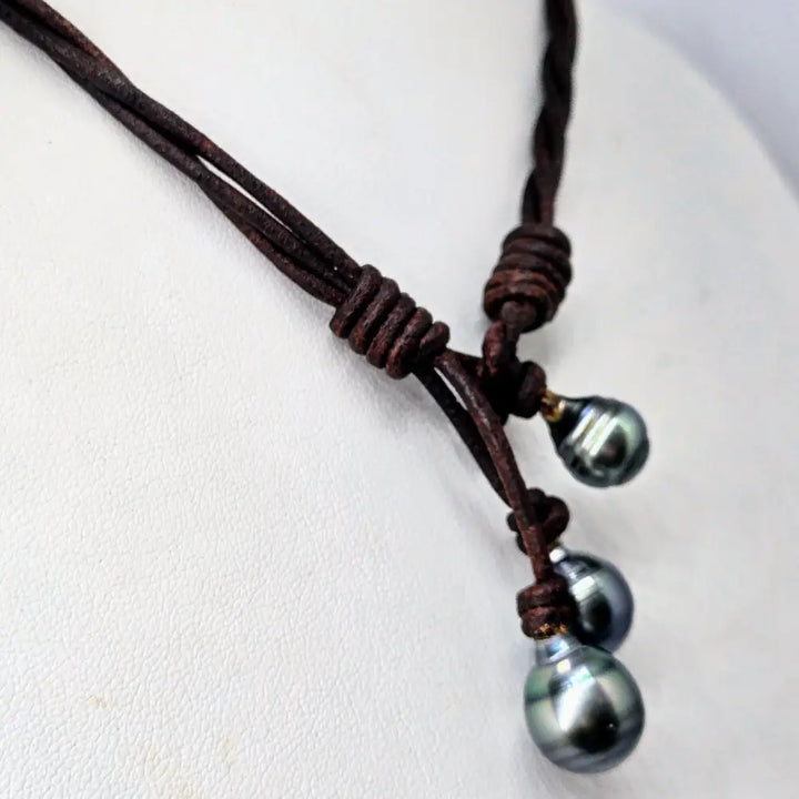?TAhitians for Everyone!’ 18’’ - 20’’ Necklace - Tahitian Pearls Leather