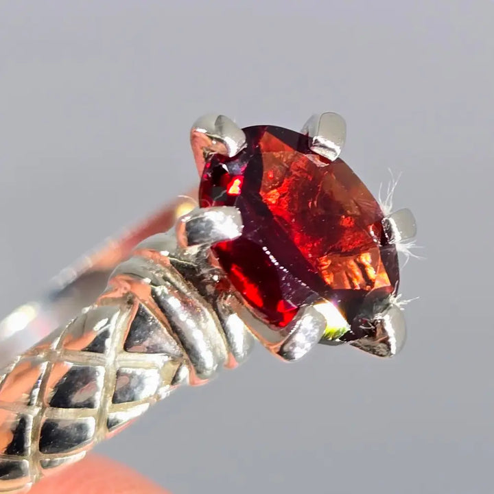 ?YOu Read my Mind!’ Sz 10 Ring - Garnet Sterling