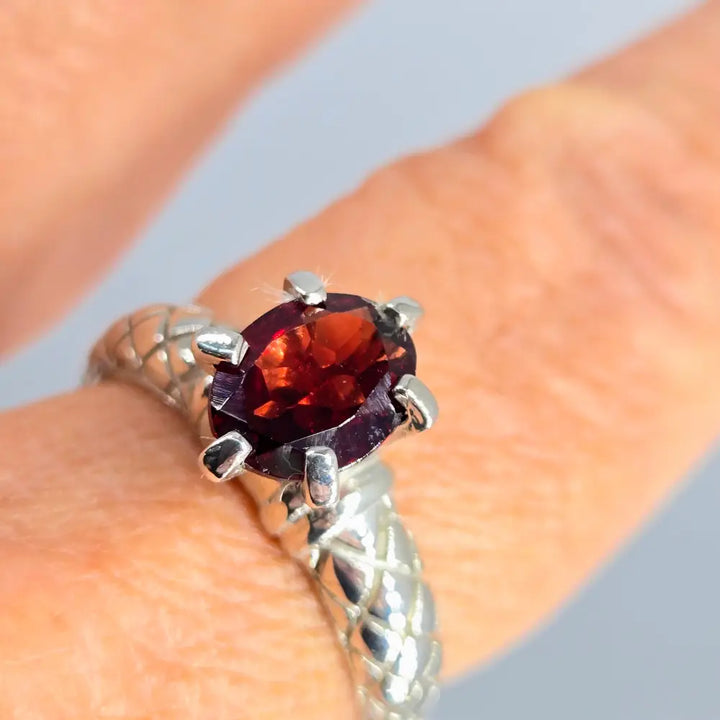 ?YOu Read my Mind!’ Sz 10 Ring - Garnet Sterling