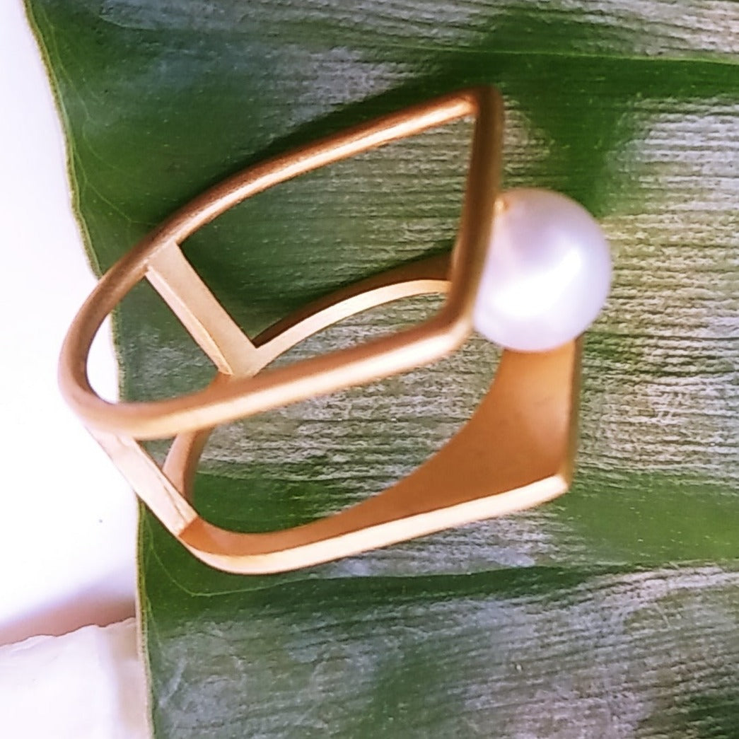 "Minimalist" Sz 6 Ring - Pearl, Anti-tarnish Matte Gold Silver