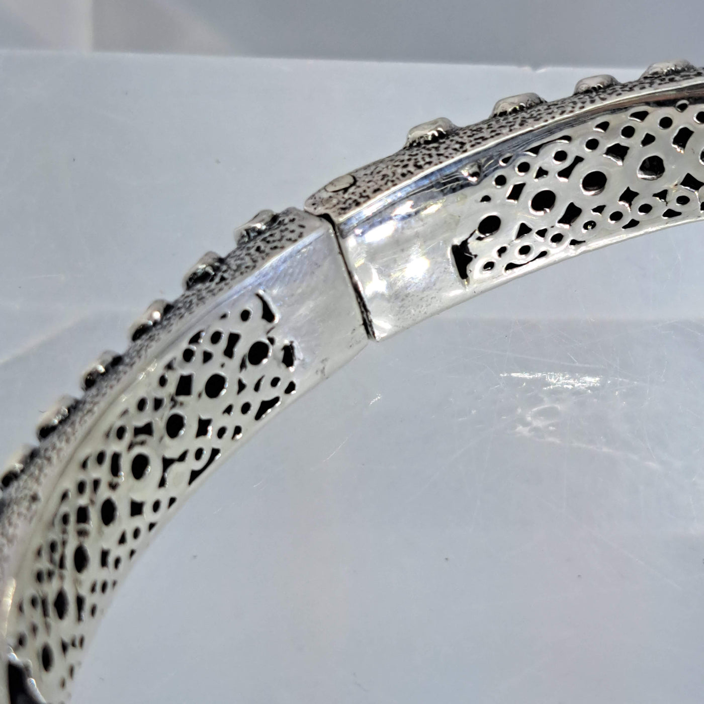 "The Squeeze" Sz Med to Lg Bracelet - Sterling Silver Hinged Cuff